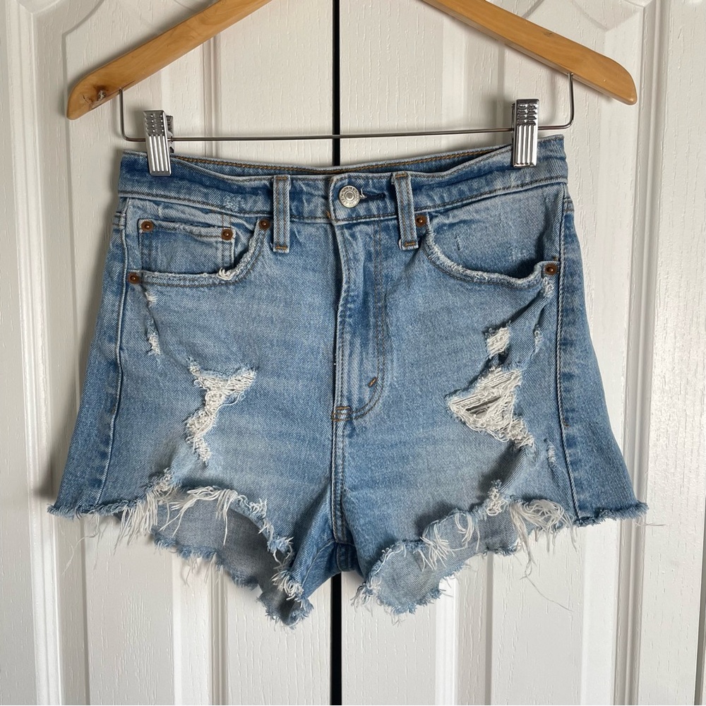 EUC Abercrombie & Fitch High Rise Mom Shorts Women’s 25 Blue Light Wash Stretch - Picture 1 of 14